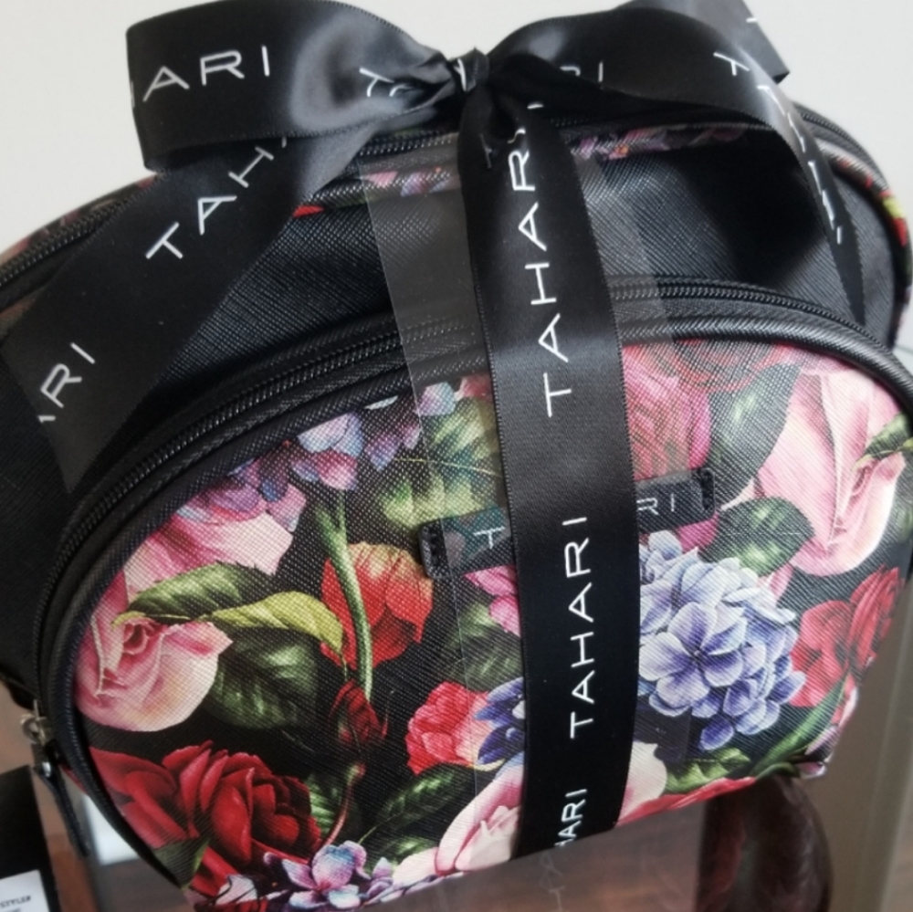 🆕️⬇️🎉HOST PICK🎉 Tahari 2 Pc Dome Travel Cosmetic Set With Bonus Travel Bottle - Picture 13 of 13